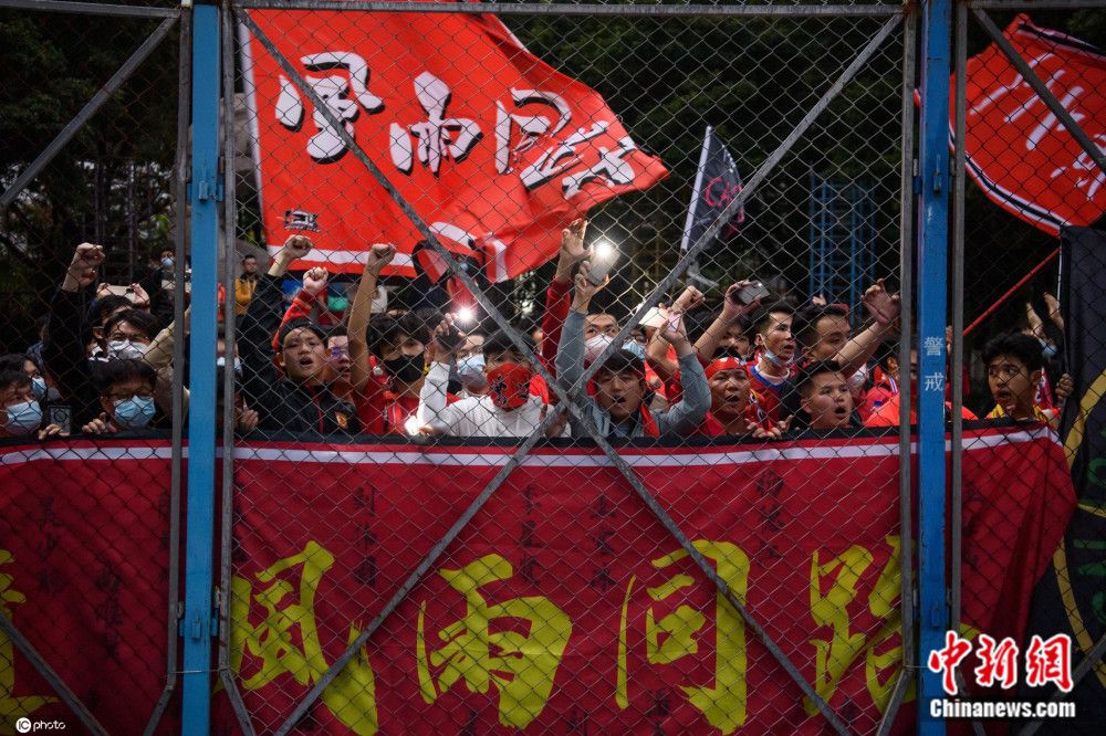 在左路方面，多特对于本塞拜尼的表现仅仅部分满意，多特总监凯尔的任务很明确，那就是首先要在左路引进一名有足够潜力成为无可争议主力的球员。